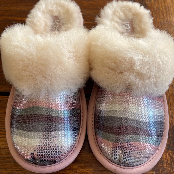 Authentic UGG Girl Slippers - Girls pink dazzle sequence slippers - size 2 - Picture 2 of 11